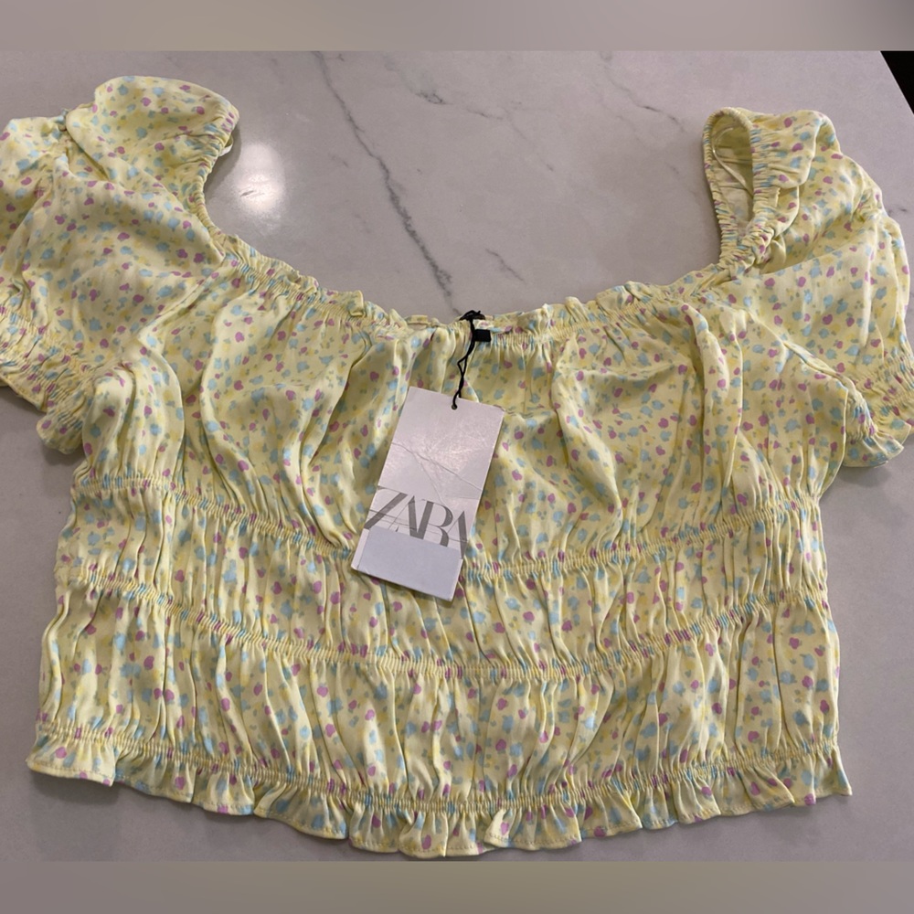 Light yellow Zara off-the shoulder crop blouse with flowers